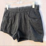 Tresics  Shorts‎ Photo 1