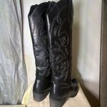 Elegant Black Embroidered Knee High, Heeled Boots Size 8 Photo 7