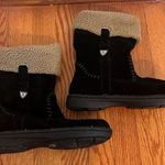 Minnetonka  Size 7 M Black Warm Leather Pull On Boots. Leather upper! Photo 0