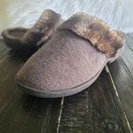 Isotoner  Slippers Women's Size 8.5 Photo 0