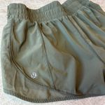 Lululemon  Womens Hotty-Hot Low Rise Running Shorts No Lining 2.5" Inseam Size 6‎ Photo 1