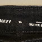 Old Navy  High-Rise Super Skinny Jeans - Black Photo 5