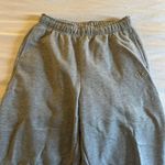 Alo Yoga Accolade Sweat Seat In Athletic Heather Grey Photo 11