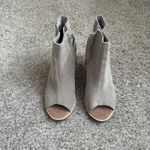 Toms Tom’s Women’s Peep Toe Suede Beige / Griege Block Heel Bootie Sandal Size 6 Photo 1