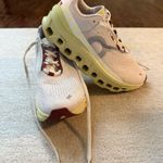 on cloud  Shoes Running Photo 0