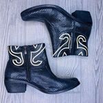 Vince Camuto  Sz 8.5 Calina Black Snakeskin Leather Ankle Booties boots shoes Photo 0