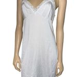 Vanity Fair women's Elegant Nylon White Lace Trim Chemise size 34 Photo 1
