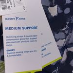 Old Navy  Active medium go-dry powersoft medium support light compression stretch Photo 3