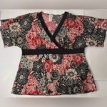 julie's closet Blouse Womens Size 1X Floral Embellished Kimono Style Red Black Photo 4