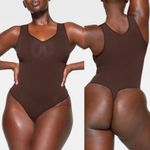 SKIMS  Seamless Sculpt Scoop Thong Bodysuit thick strap cocoa size S‎ NWOB Photo 2