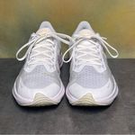 Nike Air Zoom Winflo 8 Women's Grey / White / Violet Sneakers Size 9 Photo 4