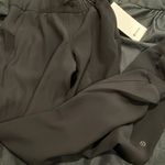 Lululemon NWT  black on the fly jogger woven us 2 crepey fabric Photo 0