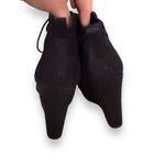 Shi by Journeys Black Lace Up Wedge Faux Suede Booties Sz 5 Photo 4