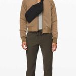 Lululemon On the Fly Jogger in Dark Olive Size 6 Photo 3