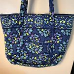 Vera Bradley  Tote Indigo Pop Toggle‎ Closure Blue Flower Book Shoulder Beach Bag Photo 3