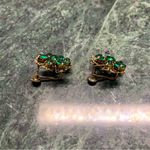 Emerald Green Glass Czechoslovakia Screw Back Earrings Floral Flower Shape VTG Gold Photo 2