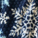 Nautical Snowflake shirt in size Medium. Photo 5