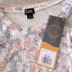 Lee 🌸 Floral Top🌸NWT~med Photo 3