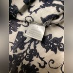 Honey Punch vneck blouse. Navy print. Size Small Photo 6