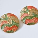 Vintage Casual Corner Green & Coral Enamel Swirl Disc Earrings Photo 1