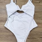 Elegant White One Photo 0