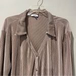 Ro & De ANTHROPOLOGIE Taupe PLEATED RIBBED BLOUSE BUTTON DOWN COLLARED TOP SZ L Photo 4