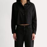 Everlane  The Way-Short Shirt in Silky Cotton in Black, Size X-Small Photo 1