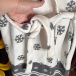 Earth Angels Vintage by Komar Cozy White & Gray Fluffy Snowflake Bear Robe Large Photo 4