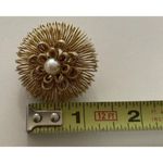 Vintage Gold Tone Flower Pearl Brooch Pin Round sprin Elegant Statement Sz 1” Photo 1