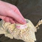 Romwe Butter yellow halter top with lace trim Photo 2