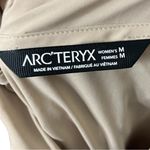 Arc’teryx Sima Pullover Jacket Women’s Medium Tan Yellow Hooded Activewear Photo 9