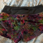 Lululemon  Speed Up Shorts 2.5" Low-Rise Photo 1