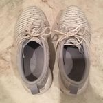 Nike roshe womens flyknit, size 5.5 Photo 2