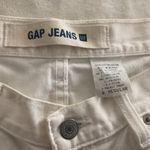 GAP WOMENS WHITE LOW RISE DENIM SHORTS 100% COTTON SIZE 8 Photo 2
