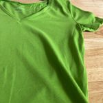 Wild Fable Women's Green Short Sleeve V-Neck Cropped T-Shirt - Size Large - NWT Photo 6