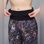 Lululemon  Women’s Om Mesh Jogger Pants Floral Sport Black Multi Size 2 Photo 3