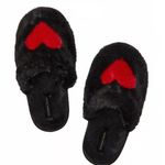 Victoria's Secret 
Closed-Toe Faux Fur Slippers Photo 0