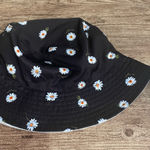 Alice + Olivia NWT  Reversible Daisy Bucket Hat Black and White One Size Photo 0