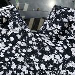 Garage Floral Criss Cross Back Crop Top in Black/White - Large, Short Sleeve Photo 4