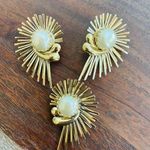 Vintage gold plated with faux pearls brooch pin and Earrings set unsigned Photo 0