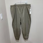 Good American NWT Good‎ American Essential Track and Field Jogger Pants Brown size 6 Photo 1