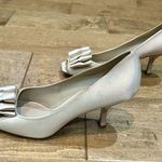 Delman Women’s Silk Peep Toe Pumps with Bows Champagne Size 9.5 FLAW Photo 0