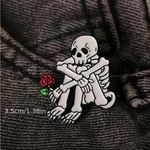 White Skeleton Flower Shape Brooch Pin Vintage Style Anime Pin‎ Clothing Decor Photo 3