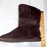 BEARPAW  💯 chocolate brown suede boots with wool blend lining. Size 8. Photo 6