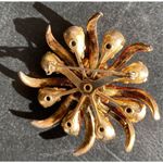 Unsigned Crimson red rhinestone starburst glimmer and shine brooch Red Photo 5