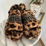 Daisy Fuentes Leopard Print Fuzzy Slides Photo 1