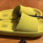 No Boundaries Yellow pillow slides Photo 3