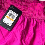 Under Armour Women’s Woven Bright Pink Crinkle Workout Athletic Shorts NWT XS Photo 3