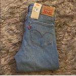 Levi's 711 skinny sculp jeans ripped on the knee Photo 2