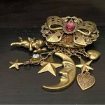 Vintage Victorian Unsigned Ornate Celestial Moon Stars Cherub Charm Brooch Gold Photo 4
